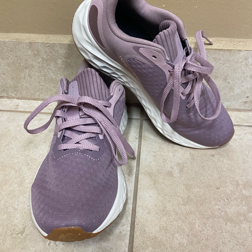 New Balance women tennis shoes size 7 1/2